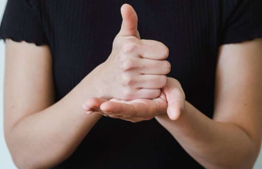 1200-L-la-langue-des-signes-bientt-enseigne-dans-les-collges-et-lyces